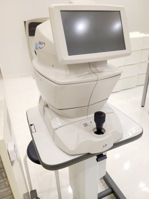 オートケラトレフラクトトノメーター